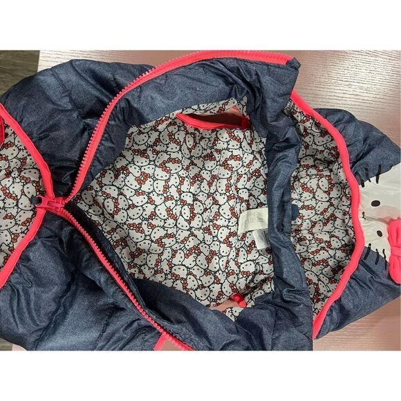 Hello Kitty Puffer Vest - Picture 5 of 5
